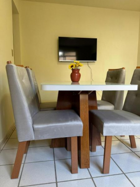 Apt 2 qtos a uma quadra do mar com ar condicionado